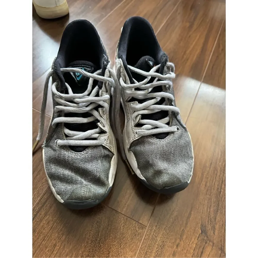Nike freak 4Y boys sneakers